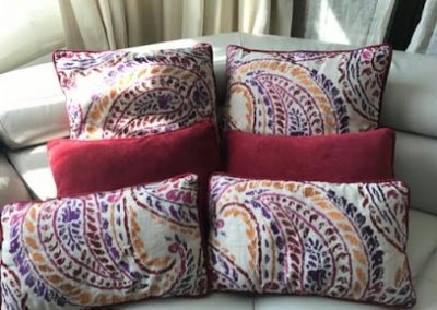 Cojines de lino bordado tonos naranja, morado fucsia | El taller de Lis