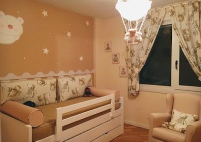 Dormitorio de bebé, cama tipo sofacito | El taller de Lis