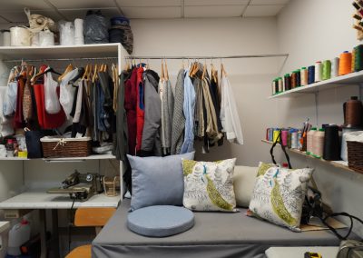 TALLER COJINES ARREGLOS DE ROPA HILOS DE COLORES | EL TALLER DE LIS